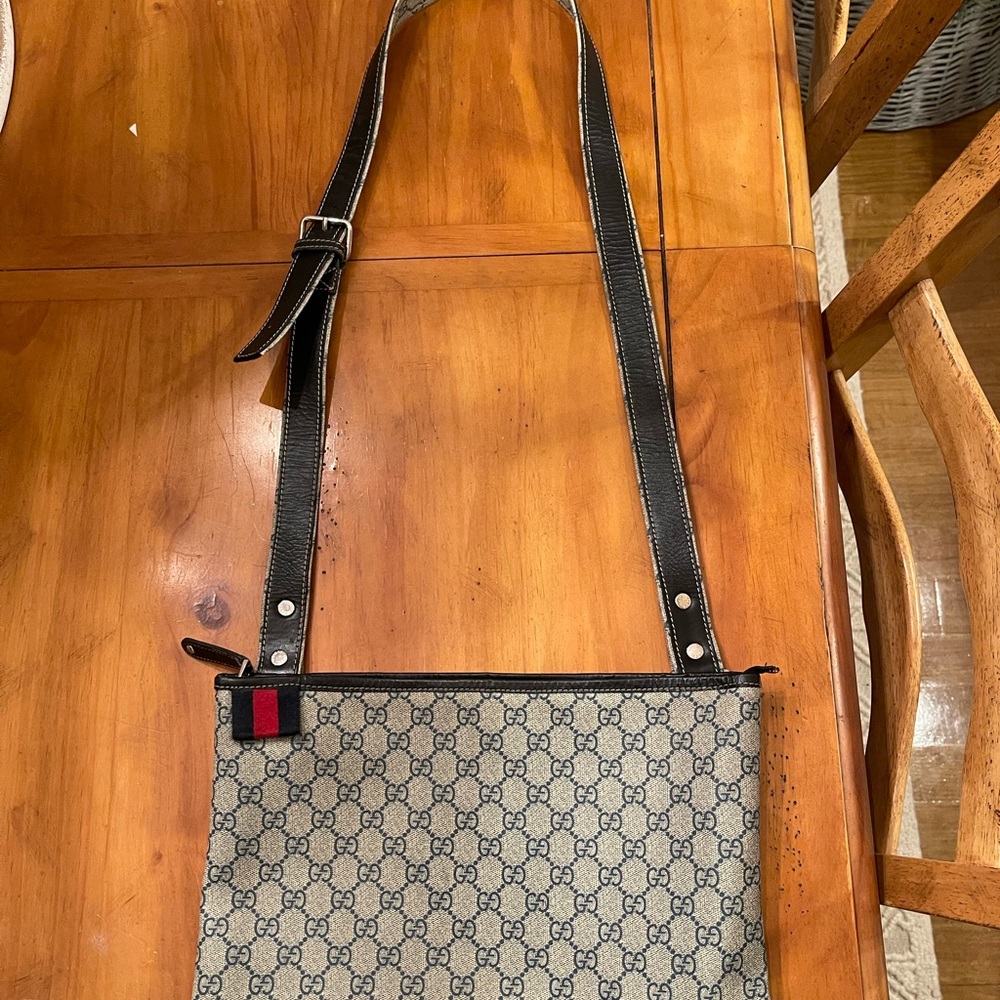 Gucci crossbody purse